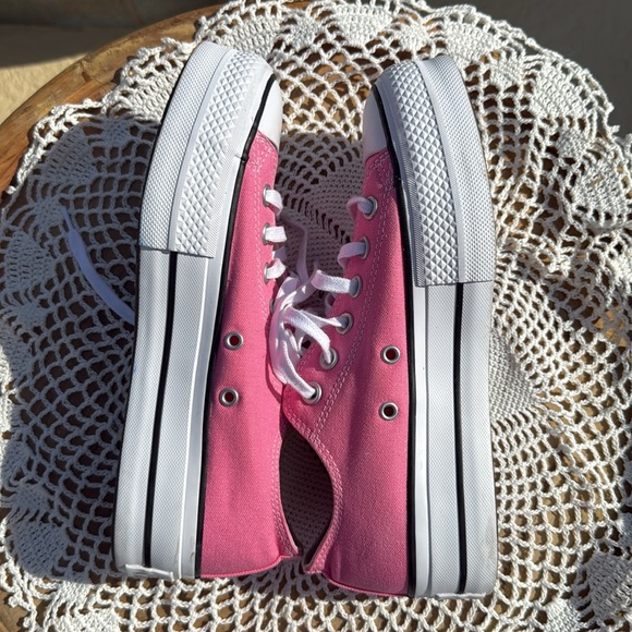 LIKE NEW COVERSE! Pink Canvas Sneakers - Picture 8 of 10